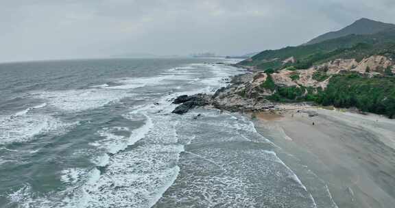 海岸礁石海浪航拍惠州黑排角惠东