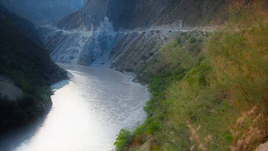 江河视频金沙江上游江水两岸高山小路