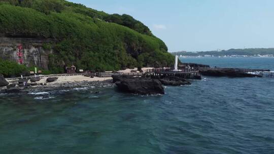 涠洲岛海边风浪火山岩海岛风景2