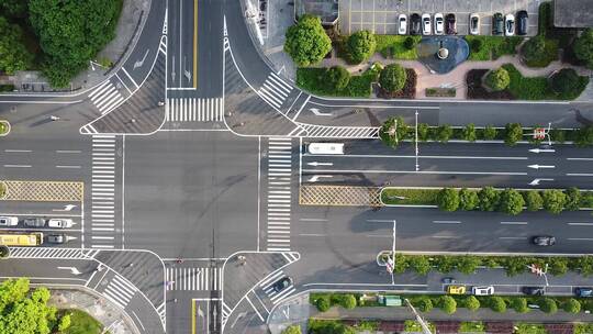 航拍衡阳城市解放大道十字路口车流