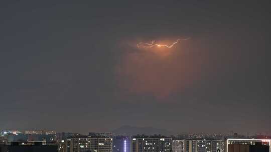 杭州夜晚城市上空雷暴云闪电延时