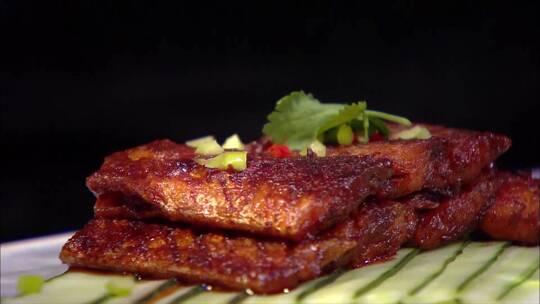 美食烹饪红烧带鱼料理视频实拍
