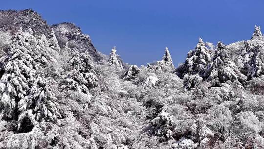 秦岭山脉冬季雪景