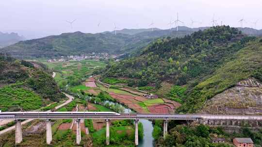 航拍乡村风车风能高铁驶过美景