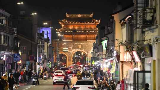 实拍苏州阊门西中市夜景人流烟火气