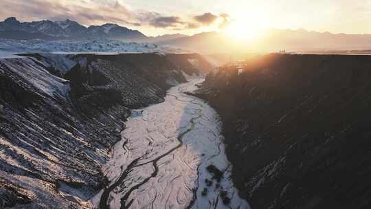 新疆独山子安集海大峡谷日落航拍壮观风景