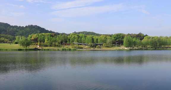 春天溧阳燕山公园美丽湖水绿色森林城市绿化