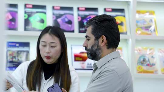 外国人谈合作，商务洽谈，展会，外贸
