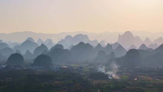 桂林喀斯特地貌群山