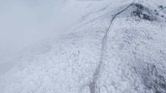 航拍天目山脉龙王山雾凇雪景风光