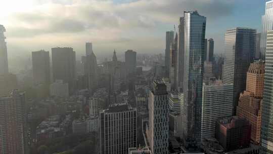 城市航拍纽约曼哈顿市中心摩天大楼日出阳光