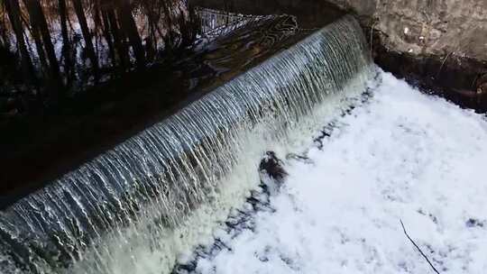 水冲下运河航道