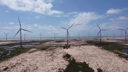 巴西标志性的雨水湖和沙丘。Lencois Maranhens巴西。