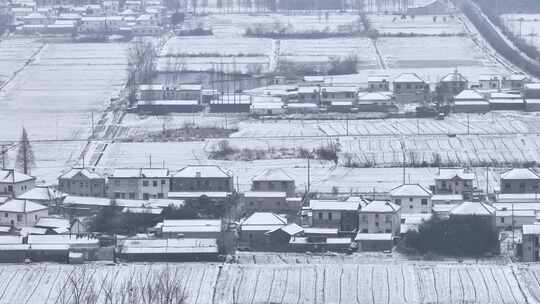 航拍小镇城市平原建筑学校民房城镇农村雪景