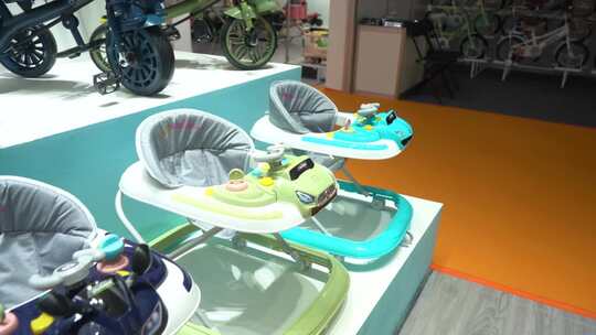 婴儿学步车展示