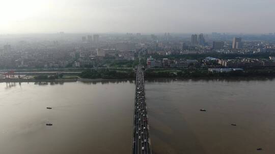 城市跨河大桥拥堵交通航拍视频素材模板下载