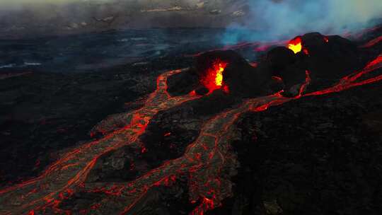 火山爆发岩浆