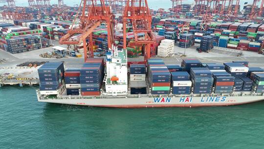 4K货运集装箱港口航拍