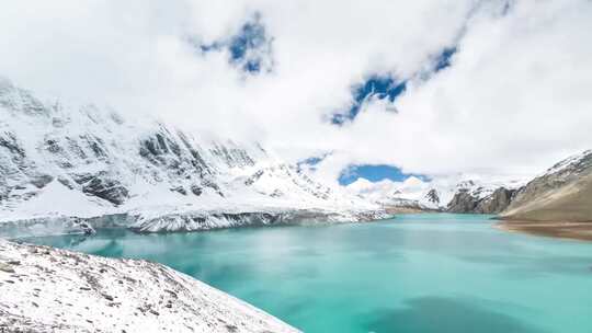 西藏高原雪山经幡风景延时