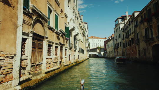 航行通过威尼斯运河