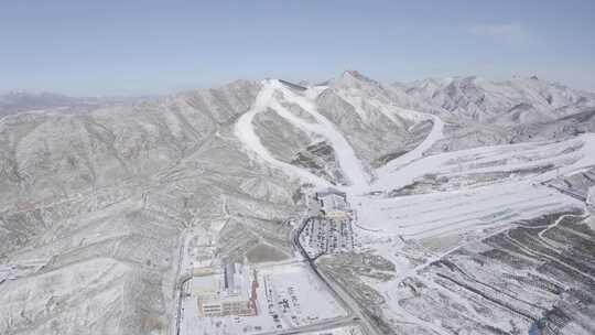 航拍内蒙古呼和浩特马鬃山滑雪场冬季雪景