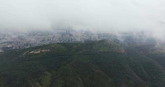 5K-云雾缭绕的长虫山，长虫山俯瞰昆明市区