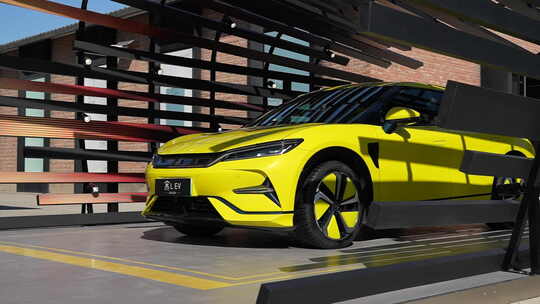 2025 款比亚迪宋 L EV 外观空镜