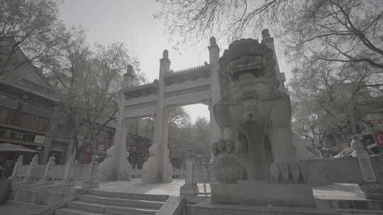 陕西西安北院门历史文化街区石雕像牌坊石门