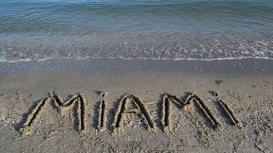 写在海边沙滩上的_迈阿密_