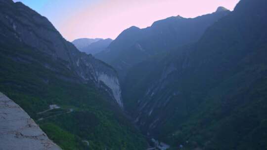 四川重庆兰英大峡谷挂壁公路景点