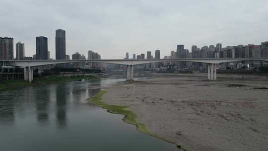 重庆嘉陵江河床城市建筑