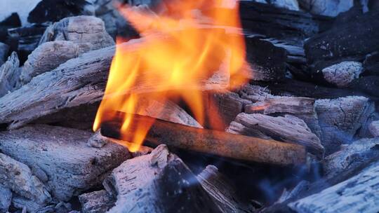 火烧了一块木头