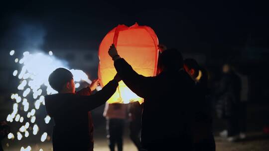 年末放烟花放孔明灯