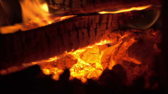 木炭柴火燃烧火焰篝火升格视频素材模板下载