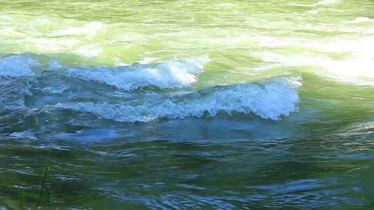 河道上水流湍急的实拍画面素材视频素材模板下载