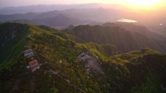 河南郑州嵩山峻极峰山顶日出光线航拍