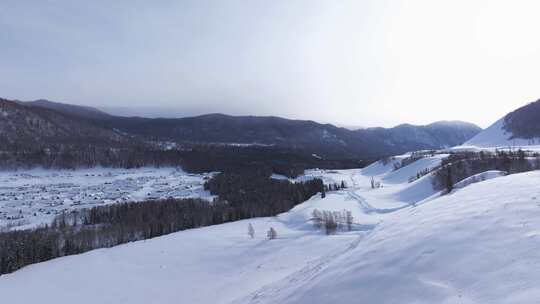 航拍新疆禾木雪景森林雪地小木屋禾木桥雪山