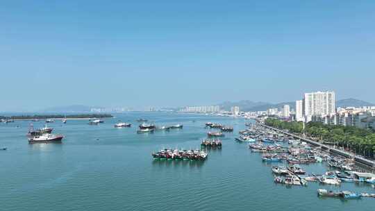 海边渔船码头海岸线风光航拍渔港汕尾港风景