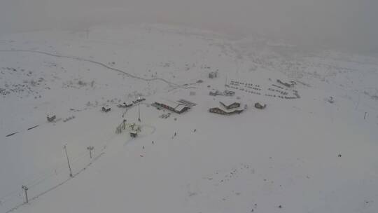 滑雪场的降雪