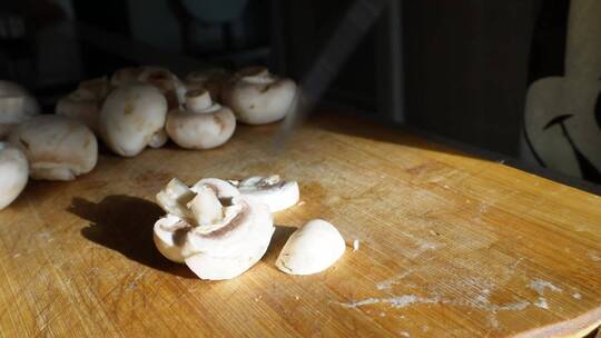 口蘑白蘑菇清洗切片