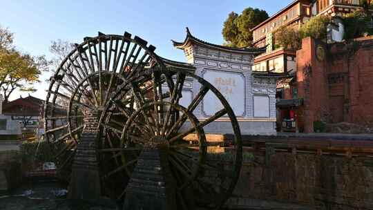 丽江古城大水车白昼晴天清晨实时