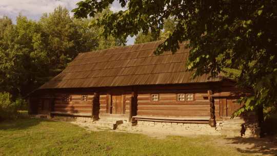 村庄里的木屋小屋