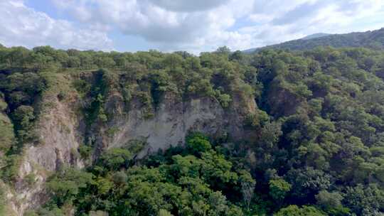 航拍森林高山空镜