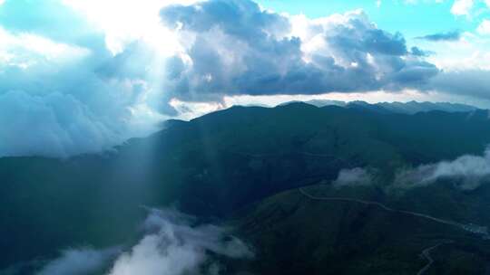 湖北襄阳古隆中阳光穿透云海山间航拍