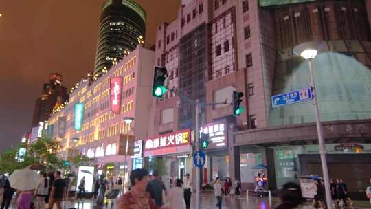 上海黄浦区南京东路外滩步行街夜晚夜景街景