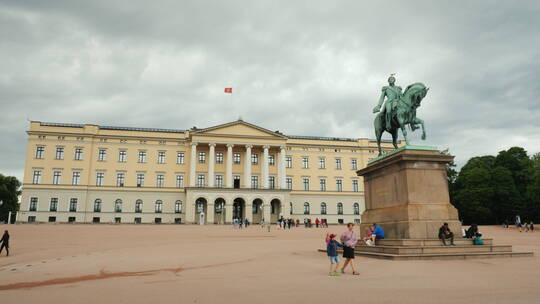 奥斯陆皇家宫殿的宏伟建筑视频素材模板下载