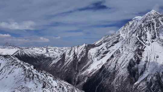 川西雅拉雪山航拍