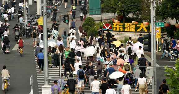 北京五道口成府路车流人流