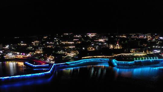 航拍福建平潭海边的石房子村落夜景