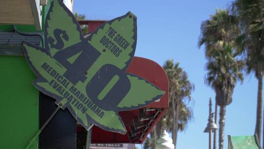 医用大麻店在洛杉矶的标志